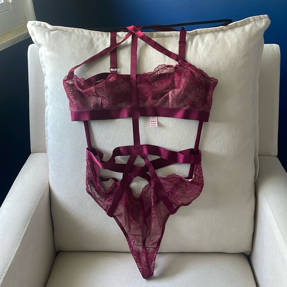 Victoria’s Secret Lingerie NWT Size L